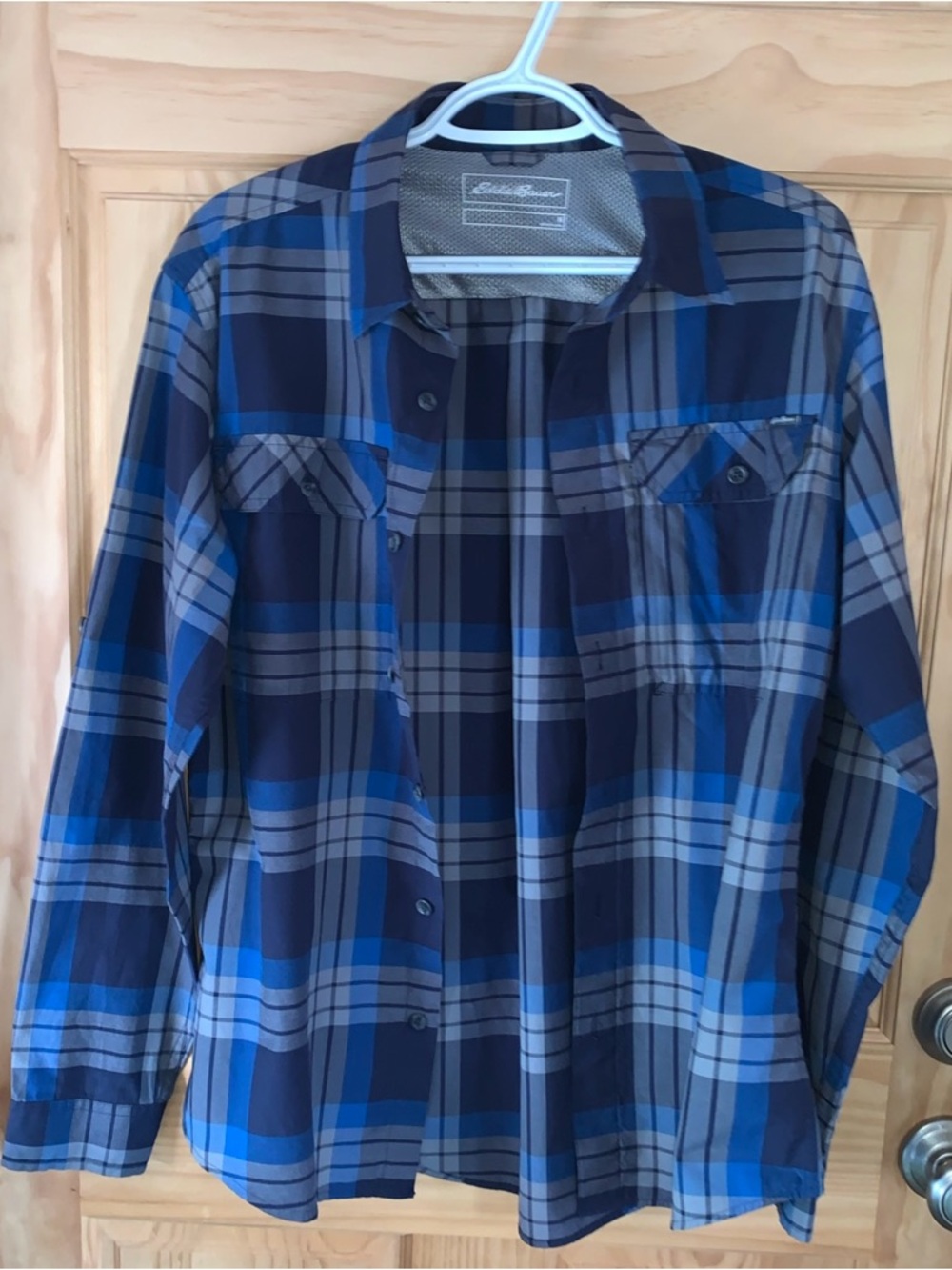 Eddie Bauer Adventure Outdoor Blue and Gray Plaid Button-Down Shirt Men's Medium